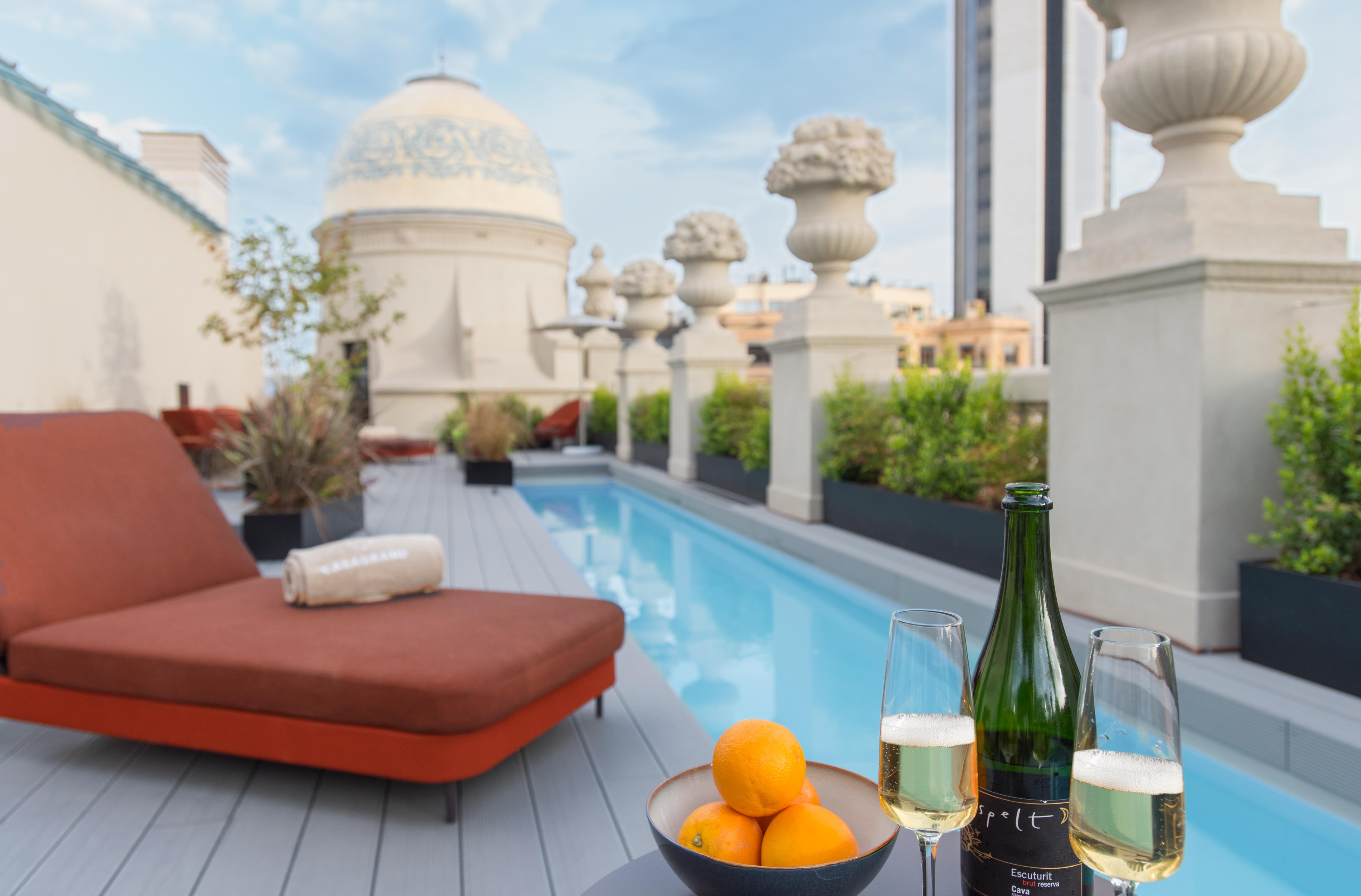 Casagrand Luxury Suites Barcelona Exterior photo